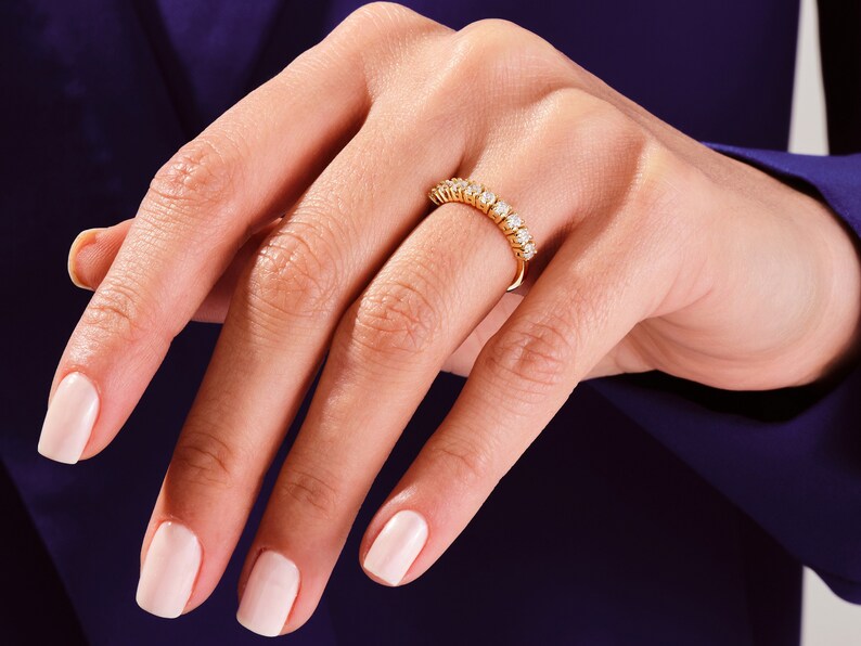 Solid Gold Anniversary Ring Round Cut Diamond Nine-Stone Basket Setting