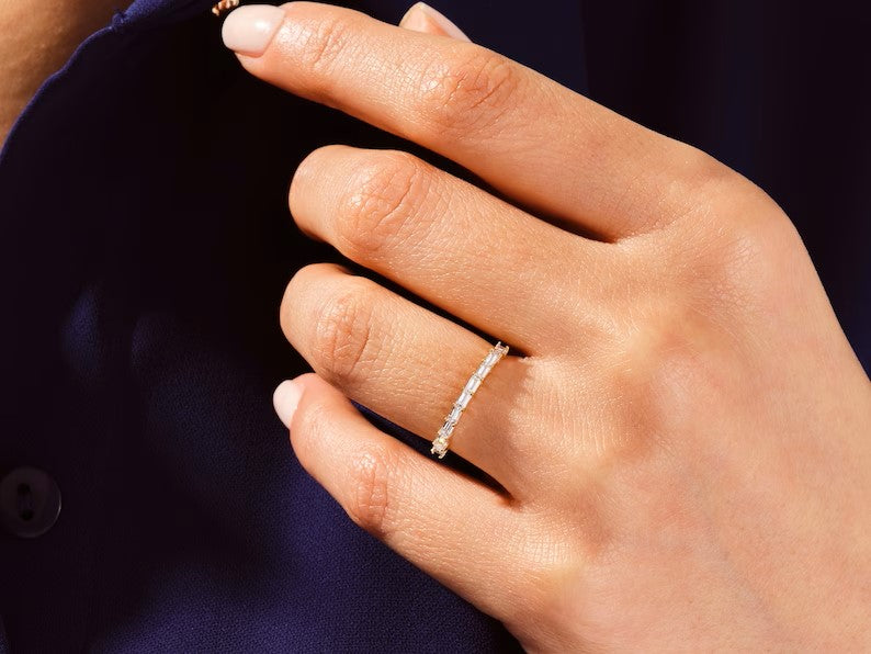 Solid Gold Diamond Band (EEBFB6)
