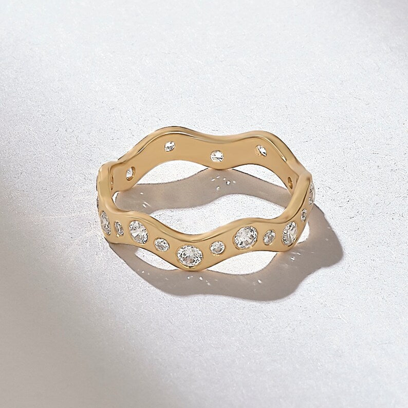 Solid Gold Alternating Pave Wavy Band