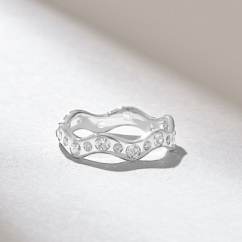 Solid Gold Alternating Pave Wavy Band
