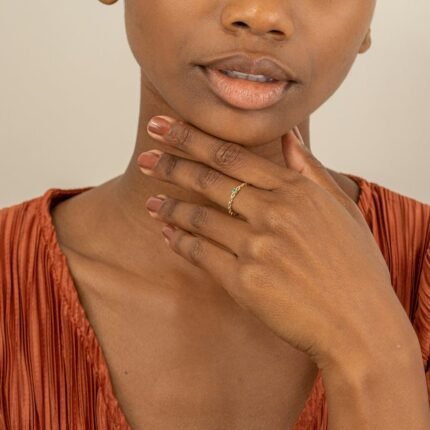 Single Emerald Chain Ring