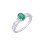 18K Solid Gold Emerald Ring - Image 2