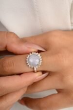 18K Solid Gold 4.63 Carat Star Sapphire Cabochon Ring - Image 2