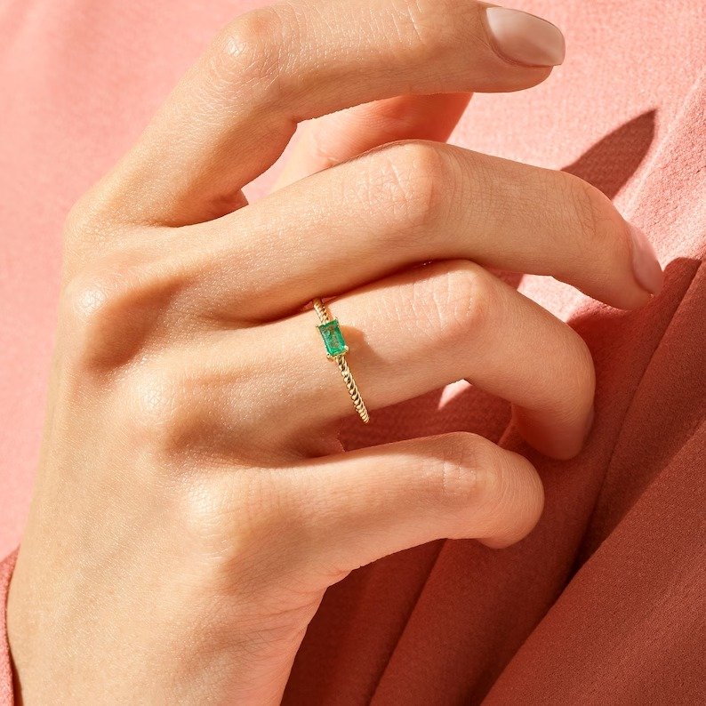 14k solid gold twined emerald ring etc 145 1