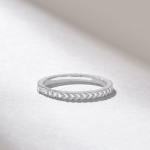 18K Solid Gold Arrow Pattern Engraved Natural Diamonds Wedding Ring - Image 6