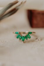 18K Solid Gold Flora Emerald Tracer Band - Image 4