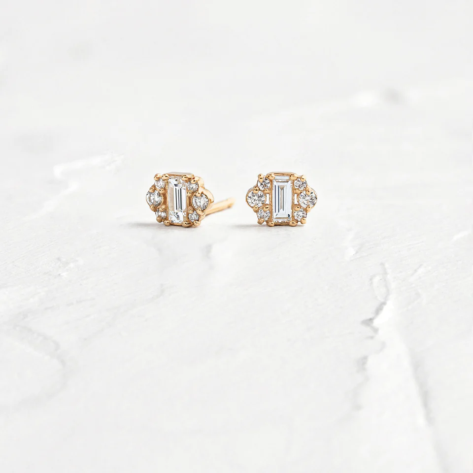 400548_4856a7c2cc6d4be9ba3eaf07ad43a555mv2.webp Spun Silk Gold Diamond Studs - Image 1