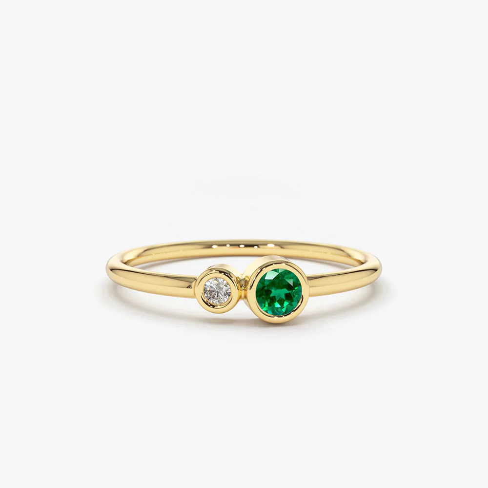 400548_5181c90d99e944379c7f73794ac302dcmv2.webp 14K Solid Gold Bezel Setting Emerald and Diamond Ring - Image 1