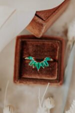 18K Solid Gold Flora Emerald Tracer Band - Image 2