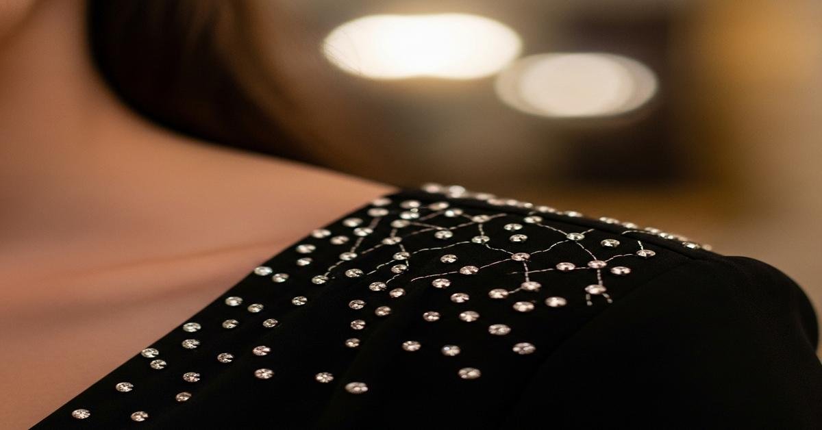 Secret Shoulder Diamonds: Chic Detail or Cleaning Headache?