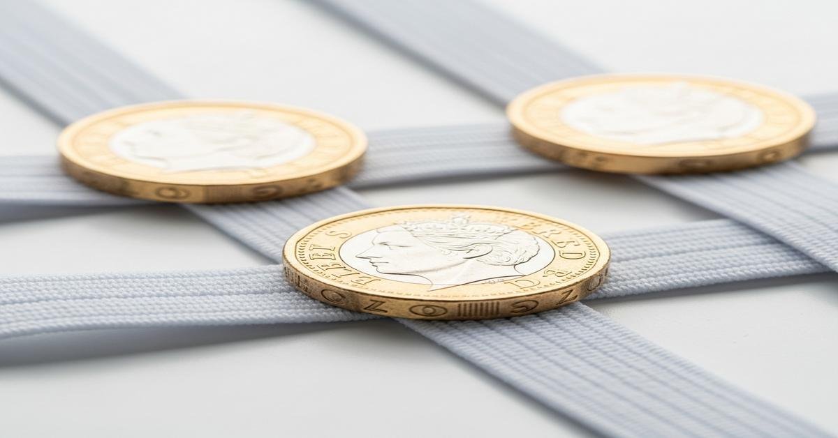 Yellow Gold Heads on White Bands: A UK Colour Hack